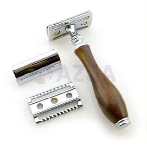 Rasoir de sécurité professionnel à double tranchant en acier inoxydable chromé avec manche en bois pour hommes, idéal pour le rasage humide et la coiffure barbier - Product Image 4