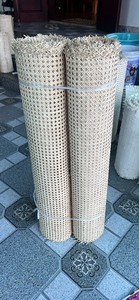 Matériau en rotin naturel tissé à la main, cannage hexagonal à tissage ouvert pour applications de décoration intérieure - Product Image 1
