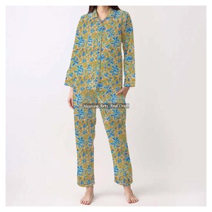 Conjunto de Pijamas de Algodón 100% para Mujer, Ropa de Dormir Suave para el Hogar, Primavera/Verano, Estampado Floral/Personajes/Letras/Padrón/Vacaciones/Árboles PJ068 - Product Image 1