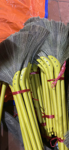 Escoba de hierba ecológica hecha a mano – Escoba resistente para barrer pisos - Product Image 2