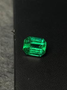 พลอยมรกตสีเขียวธรรมชาติทรงแปดเหลี่ยมสำหรับทำเครื่องประดับ - Product Image 3