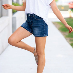 เอวแบบยืดหยุ่นสวมใส่สบาย พร้อมผิวสัมผัสเรียบเนียน เหมาะสำหรับสวมใส่สบายในชีวิตประจำวัน ใช้ได้กับการเดินทาง ใช้กับกางเกงขาสั้น Ava - Product Image 3