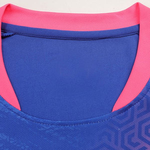 Maillot et short de football légers avec technologie de séchage rapide, tissu en maille respirant, idéal pour les températures chaudes et les matchs intenses - Product Image 3
