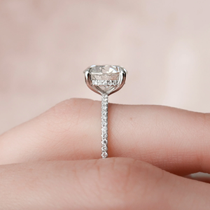 แหวนหมั้นเพชรทรงกลมเจียระไนแบบบริลเลียนท์ ประดับเพชรด้านข้าง ทอง 14K สไตล์คลาสสิก รับรองโดย IGI - Product Image 4