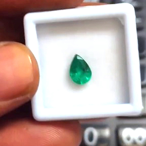 Émeraude naturelle zambienne de qualité supérieure, taille poire 8x6mm, 1,0 carat, Iroc Sales, pierre précieuse ovale non montée pour bague - Product Image 3