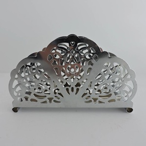 ที่วางผ้าเช็ดปากโครเมียมวินเทจ Irvin Ware ลายฉลุสีเงินสไตล์เรโทร ของตกแต่งโต๊ะบ้าน จัดส่งจากโรงงานโดยตรง ขายส่ง - Product Image 1