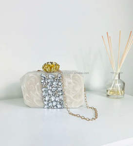 Pochette en résine artisanale de qualité supérieure pour femme Sac à main élégant et artistique pour événements de luxe pour l'approvisionnement mondial - Product Image 6