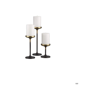 Portavelas de aluminio hecho a mano con acabado dorado, ideal para cenas románticas a la luz de las velas en espacios modernos. - Product Image 3