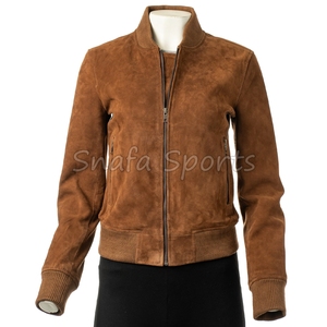 Veste en cuir élégante pour femmes, veste courte tendance de style motard, coupe ajustée, vêtements d'extérieur modernes pour l'hiver - Product Image 6
