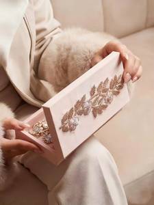Boîte à bijoux brodée de perles florales faites à la main de luxe – Décoration d'intérieur moderne, taille et logo personnalisables, artisanat artistique fantaisie - Product Image 3