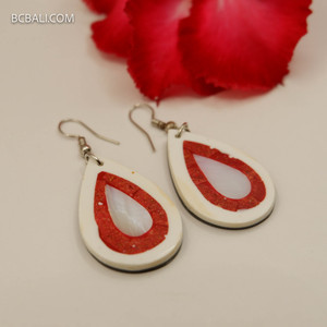 Pendientes de resina únicos al por mayor hechos a mano de Bali por artesanos balineses - Product Image 4