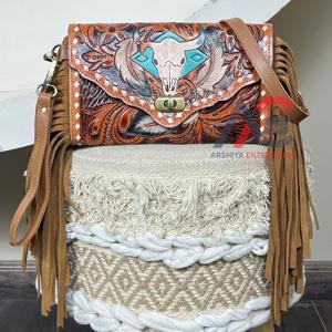 Bolso de mano floral de cuero genuino hecho a mano estilo western, bolso cruzado mini con flecos de cuero vacuno auténtico al por mayor para mujer - Product Image 1