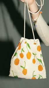 Magnifique sac fourre-tout brodé à la main avec des motifs floraux uniques et des motifs décoratifs ethniques élégants - Product Image 4