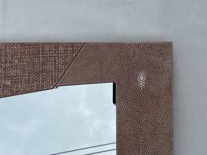 Grand miroir mural décoratif moderne convertible et extensible, gonflable, pour maquillage et salle de bain, fait main en rotin/osier imitation shagreen - Product Image 3