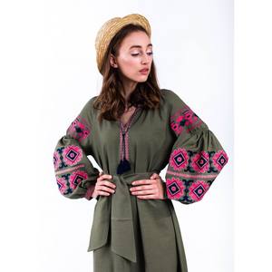 Robe longue brodée florale ethnique à col en V avec ceinture mi-taille pour femme, motifs brodés, manches longues, style Ukraine - Product Image 4