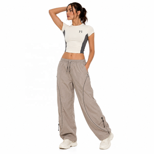 Pantalones de hombre de nailon ligeros, transpirables, de secado rápido, a la moda, de pierna ancha, con cordón ajustable, tipo cargo, venta al por mayor B2B EE. UU. - Product Image 4