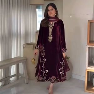 Conjunto Sharara de Terciopelo Viscosa Chinon con Estampado Floral Elegante de Kritva Fashion, con Dupatta, para Mujer, Largo hasta la Rodilla, Corte Regular, para Bodas y Diwali - Product Image 1