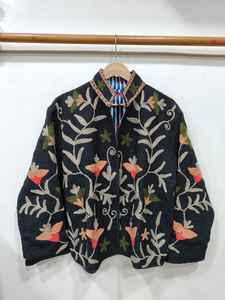 Chaqueta de algodón bordada Suzani del fabricante, ropa exterior étnica colorida, chaqueta étnica de algodón para fiestas, chaqueta bomber Suzani. - Product Image 2