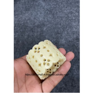 Juego de 4 Anillos para Servilletas, Elegantes y Clásicos, de Resina Ecológica, Decoración de Mesa para Fiestas y Cenas - Product Image 2