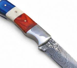 Herramienta utilitaria para exteriores hecha a mano con hoja de acero damasco de punta caída y mango con escala segmentada tricolor. - Product Image 2