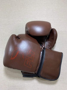 Guantes de Boxeo de Piel RTS Wholesale Fly con Cierre de Velcro, Color Marrón, Diseño Transpirable para Adultos AS-BG-5113 - Product Image 2
