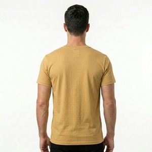เสื้อยืดผู้ชาย สีพื้น แขนสั้น ทรงปกติ ผ้าคอตตอนเจอร์ซีย์ สวมใส่สบาย สีเหลืองมัสตาร์ด เสื้อยืดคอกลมผู้ชาย - Product Image 2