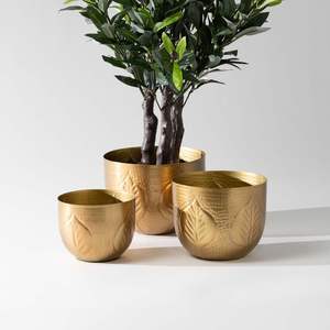 Jardinière en métal artisanale pour usage intérieur et extérieur, avec des matériaux de qualité supérieure et un look contemporain élégant - Product Image 1