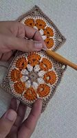 Magnifiques dessous-de-verre en crochet carré granny, bleu sarcelle, marron et blanc, motifs floraux, faits à la main, résistants aux taches, pour tasses, décoration bohème et rustique