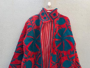 Bata Kimono de Terciopelo Ecológico Transpirable con Bordado Suzani Hecho a Mano para Mujer, Manga Larga, Cuello en V, Estampado Floral, Otoño/Invierno - Product Image 2