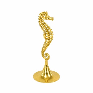 Escultura de Caballito de Mar de Lujo en Oro, Estatua Decorativa de Metal con Base Redonda, Decoración Marina Inspirada en el Océano, Adorno de Mesa Premium, Estilo Náutico - Product Image 1