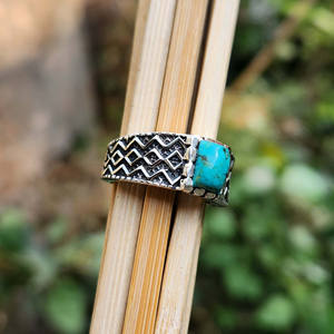 Vente en gros Bague pour homme originale en argent sterling 925 avec pierre précieuse turquoise bleue oxydée zig zag large bande de créateur Fournisseurs vérifiés - Product Image 2