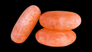 Pierre de massage en sel rose naturel de l'Himalaya sculptée à la main, thérapie au sel, gommage au sel, savon aux formes personnalisées à vendre - Product Image 5