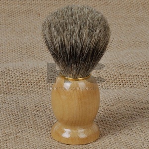 Nouveau style cheveux synthétiques manche en bois blaireau humide pour hommes emballage de logo personnalisé durable de haute qualité usage personnel - Product Image 3
