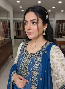 Realza la belleza de tu guardarropa con este conjunto de salwar kameez y sharara recién lanzado: ropa moderna para fiestas en todas las estaciones. - Product Image 4