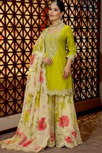 Shree Indian Exports presenta un vestido Anarkali/Salwar Kameez de tela de seda Chinon con bordados elaborados para usar en Eid y el mes de Ramadán. - Product Image 2