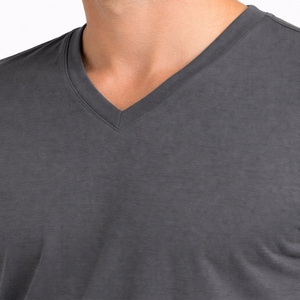 Camiseta de algodón con cuello en V para hombre, tela suave, colores personalizados, tela transpirable y ligera, estilo casual para hombre. - Product Image 4