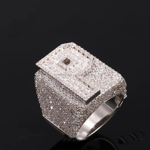 แหวนหมั้นฮิปฮอปประดับมอสซาไนต์แบบไอซ์  ทำจากเงินแท้ 925 ชุบโรเดียม  พร้อมสลักชื่อหรืออักษรย่อตามสั่ง แหวนตัวอักษรขนาดใหญ่สำหรับผู้ชาย - Product Image 3