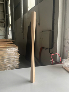 Balustres d'escalier en bois avec main courante pour escaliers intérieurs – Pièces durables et design robuste - Product Image 3