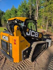 Chargeuse compacte sur chenilles JCB Teleskid à vendre avec bras télescopique polyvalent pour la manutention de matériaux de construction et les travaux sur site - Product Image 2