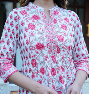 Women's Floral Printed Short <b>Kurti</b> White Rayon Mandarin Collar Three Quarter Sleeve Casual Ethnic Wear Daily Fashion <b>Kurti</b> - Product Image 1