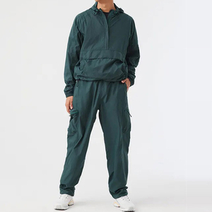 Ensemble Anorak Vert en Nylon Personnalisé pour Homme – Sweat à Capuche Demi-Zip, Veste Coupe-Vent à Cordon de Serrage avec Poches Cargo et Pantalon – Tenue Streetwear - Product Image 1