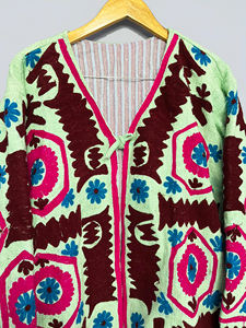 Chaqueta TNT Bordada a Mano con Diseño Floral |   Bomber Unisex con Cuello en V, Estilo Artesanal, Sin Tejido - Product Image 5