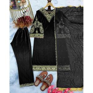 ผ้ากำมะหยี่ปักลายดอกไม้สีดำ - Product Image 2