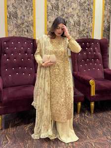 Ensemble Kurti et Palazzo à Broderies Lourdes et Paillettes avec Dupatta : Sublimez Votre Garde-Robe avec Cet Ensemble Kurti et Palazzo Nouveauté - Product Image 4