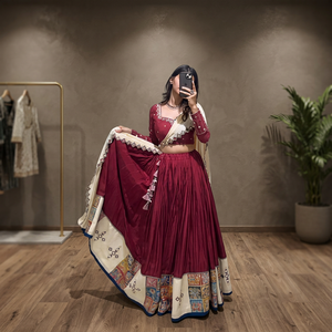 Conjunto de Lehenga Choli Navaratri para Mujer, Vestido Tradicional Rojo de Rayón Largo con Bordado, para Fiestas - Product Image 1