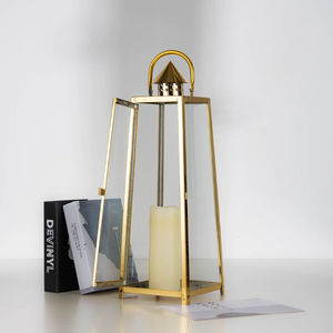 Lanterne à bougie décorative de Noël en acier inoxydable et verre avec finition dorée et poignée pour la décoration de la maison et du jardin - Product Image 4