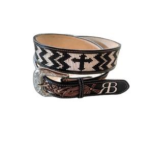 Top อินเดียขายส่งผู้ผลิตที่กำหนดเองทำ100% วัวหนังคาวบอยลูกปัดเข็มขัดลายดอกไม้นูนทุกขนาดที่มีอยู่ - Product Image 1