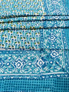 Magnifiques sarongs indiens faits main, imprimés au bloc, motifs petits blocs, 100% coton, pour femmes, parfaits pour la plage, légers, été. - Product Image 5