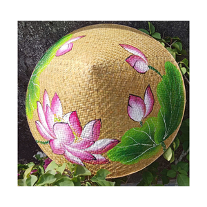 Vietnam Non La de haute qualité, chapeau conique en paille tissé à la main, parfait pour la décoration de la maison et l'exportation sur le marché mondial - Product Image 1