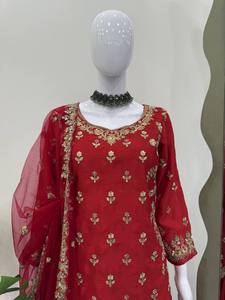 Ensemble de robe Sharara brodée rouge en soie Chino, Kurta et Dupatta, tenue ethnique à séchage rapide pour toutes les saisons, idéal pour les mariages et les fêtes pour femmes - Product Image 4